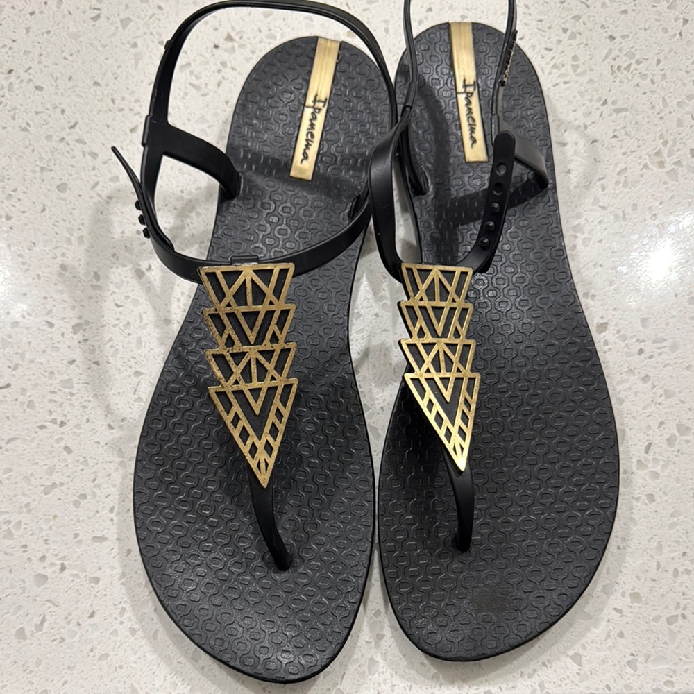 Ipanema Black and Gold Thong Sandals with Geometric Design